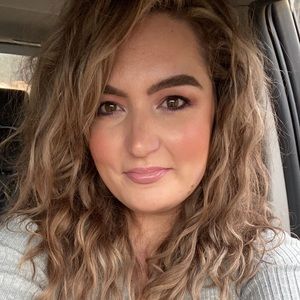 Meet your Posher, Chloe